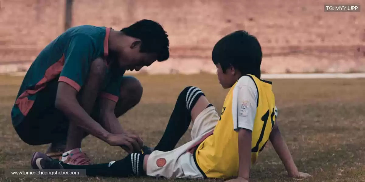 「从球衣到签名纪念品,你的热爱值得专属收藏!🎯点击探索,把偶像带回家!」